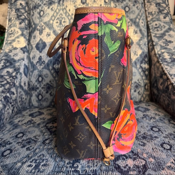 Louis Vuitton Roses Neverfull MM - Picture 6 of 16